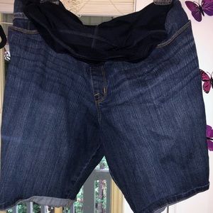 Liz Lange Bermuda maternity shorts